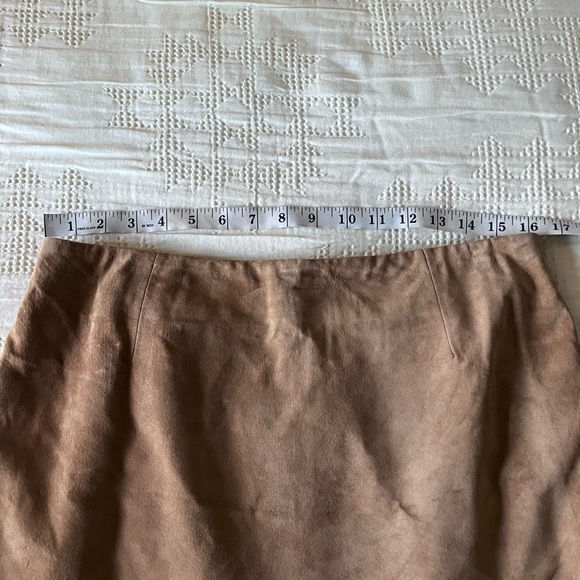 LORD & TAYLOR Vintage Tan Leather Scalloped Hem Embroidered Pencil Skirt Size 14 - Picture 7 of 12